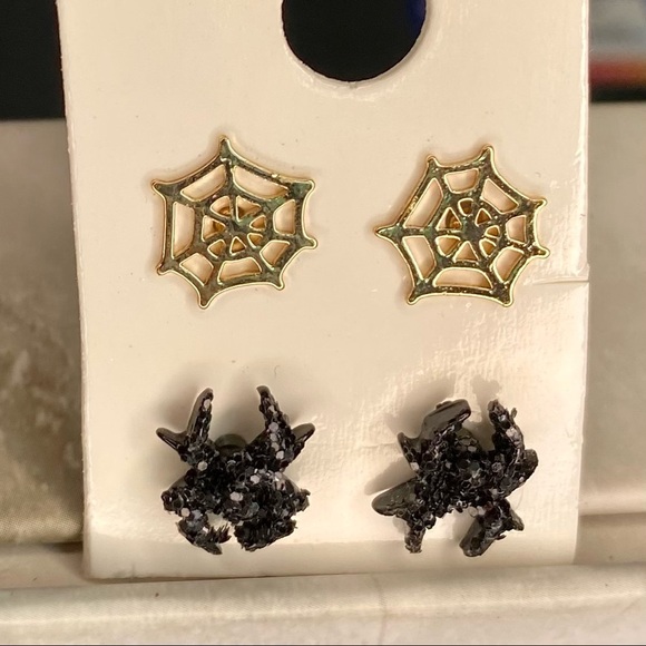 Sparkly Halloween Spider & Web Stud Earrings Set - Picture 5 of 5